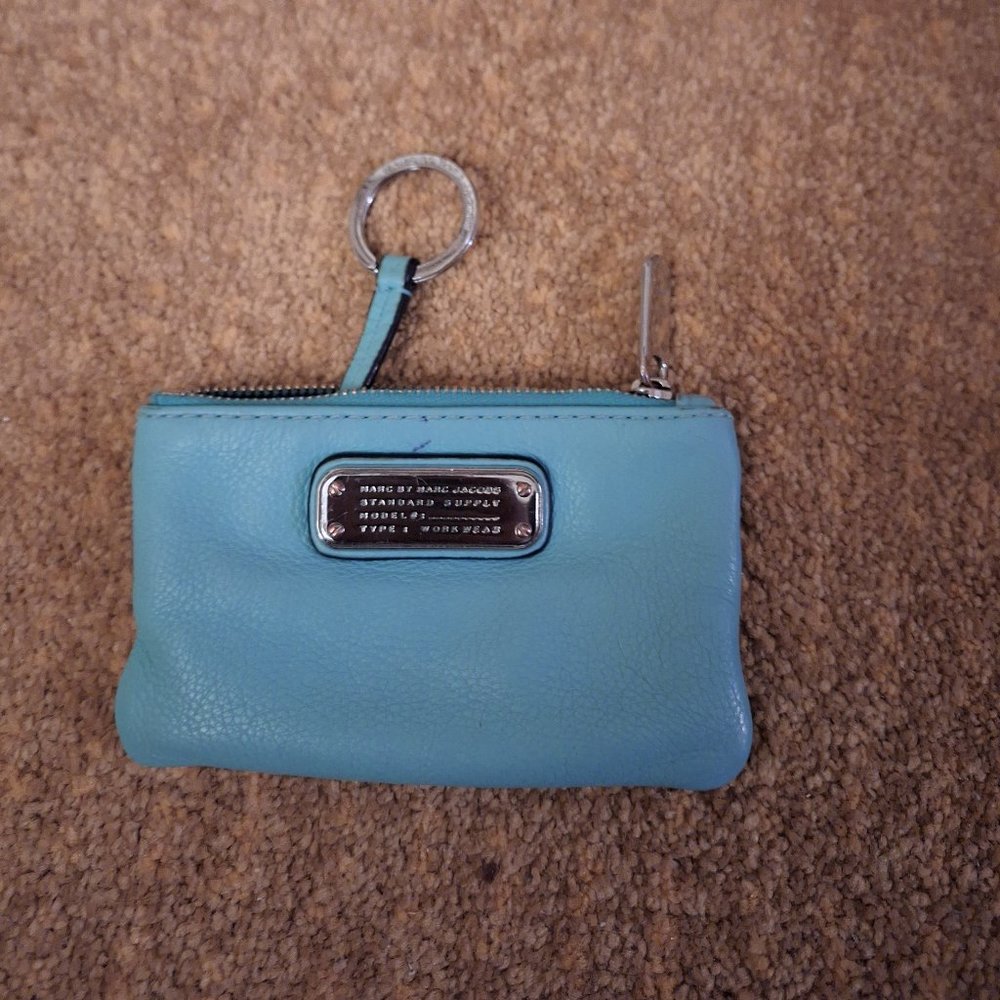 MARC JACOBS KEY CHAIN WALLET.